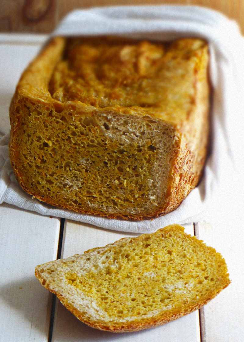Dwukolorowy chleb marchewkowy z automatu