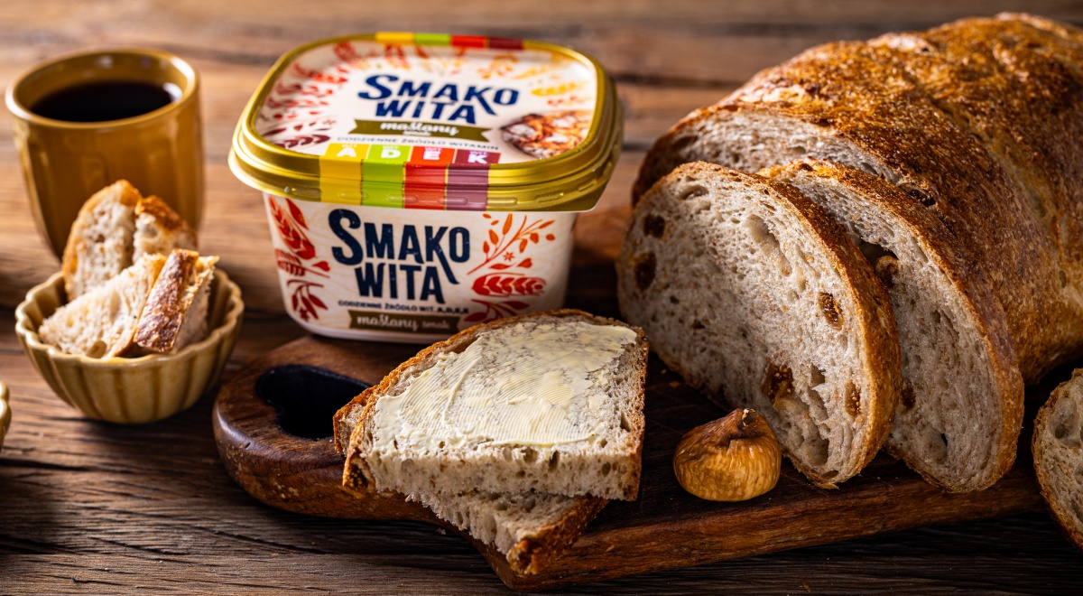 Chleb z suszonymi figami i otrębami na zakwasie pszennym