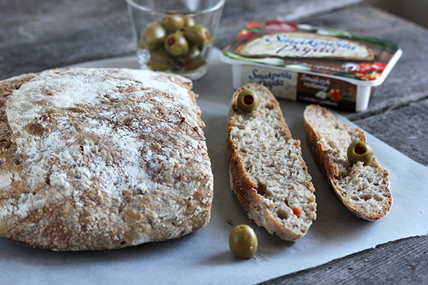 Chleb oliwkowy na zakwasie żytnim