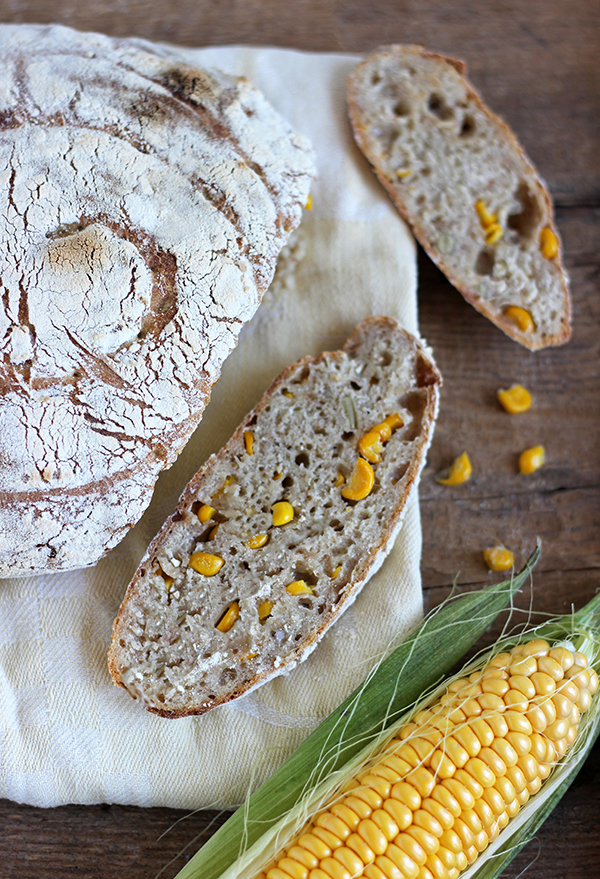 Chleb z karmelizowaną kukurydzą na zakwasie